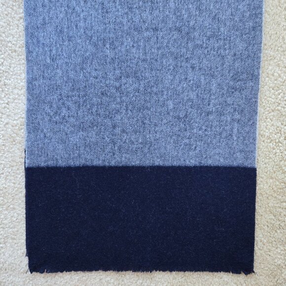 NWOT Banana Republic Wool Herringbone Scarf Grey Navy - Picture 2 of 9